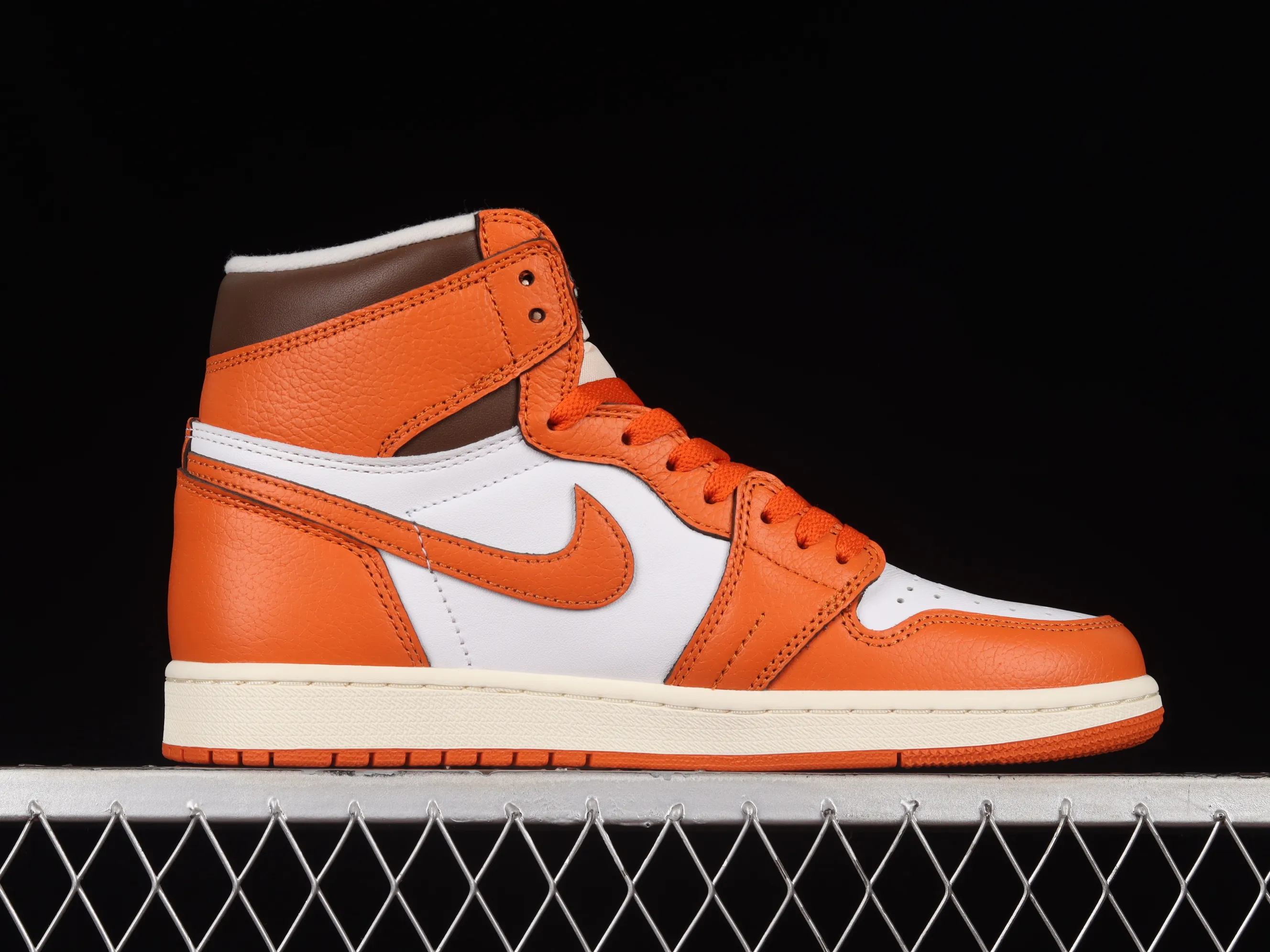 All categories Air Jordan Jordan series basketball shoes Air Jordan 1 High Pure original version Air Jordan 1 High OG "Starfish" AJ1 Joe 1 Hermes Orange high-top basketball shoes DO9369-101